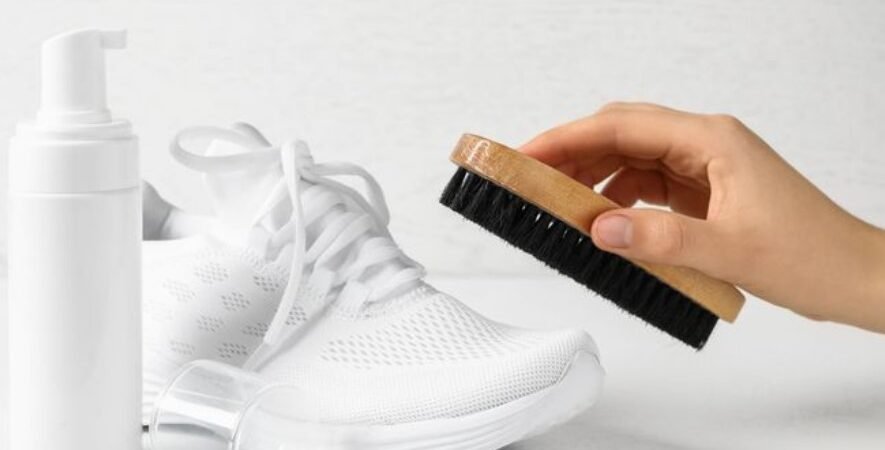 Panduan Lengkap Cara Menghilangkan Bau pada Sepatu