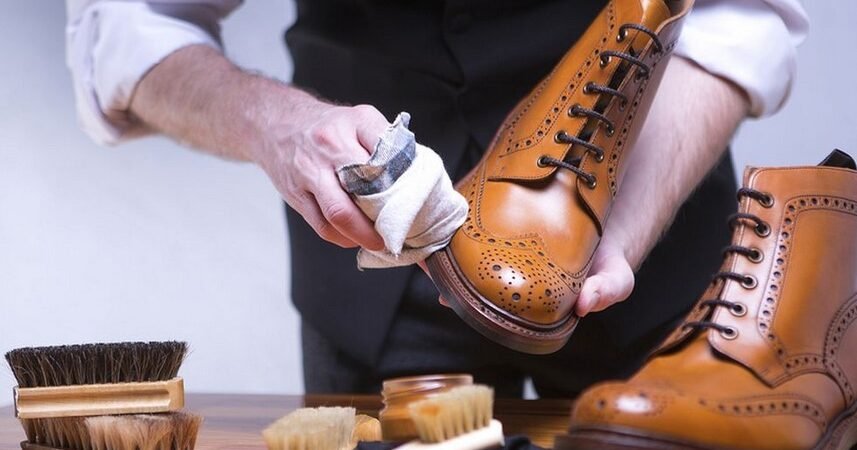 Panduan Lengkap Tips Membersihkan Sepatu Kulit di Rumah