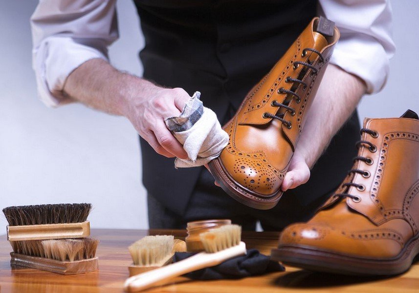 Panduan Lengkap Tips Membersihkan Sepatu Kulit di Rumah