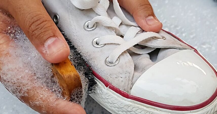 Panduan Lengkap Tips Mencuci Sepatu Kanvas agar Bersih Seperti Baru