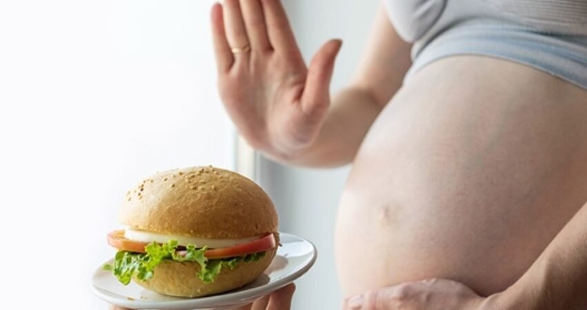 Makanan yang Perlu Dihindari Ibu Hamil Demi Keamanan Janin dan Ibu
