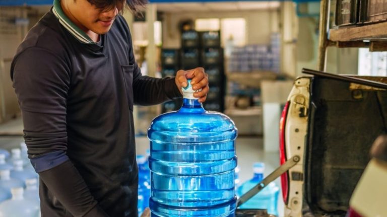 Bahaya Konsumsi Air Isi Ulang Yang Tidak Higienis Ancaman Tersembunyi Di Balik Kesederhanaan