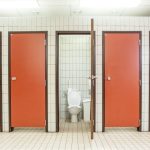 Pentingnya Mengenalkan Budaya Antre Saat Menggunakan Toilet Umum Fondasi Etika Sosial Sejak Dini