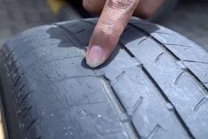 Mengapa Ban Mobil Cepat Botak Di Bagian Tengah Penyebab Dampak Dan Cara Mengatasinya