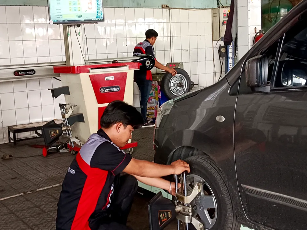 Panduan Lengkap Biaya Spooring Dan Balancing Ban Di Bengkel Terpercaya