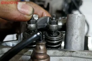 Panduan Lengkap Cara Setting Klep Mesin Mobil Carburetor Untuk Performa Optimal